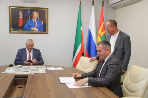 Зәйдә җитәкчеләр махсус хәрби операциядәгеләр гаиләләрен газеталарга яздырды