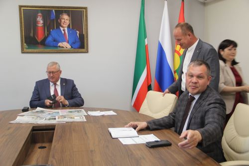 Зәйдә җитәкчеләр махсус хәрби операциядәгеләр гаиләләрен газеталарга яздырды
