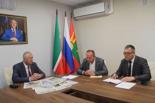 Зәйдә җитәкчеләр махсус хәрби операциядәгеләр гаиләләрен газеталарга яздырды
