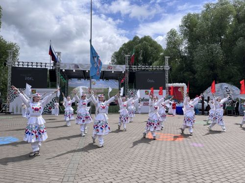 В Заинске на Сабантуе показали театрализованное представление, посвященное 140-летию Габдуллы Тукая