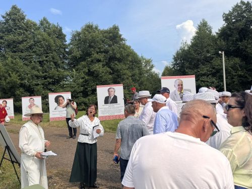Зәй музее хезмәткәрләре Питрау бәйрәмендә тере тарих битләреннән күргәзмә оештырды