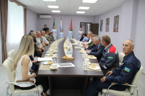 В Заинске глава района встретился с защитниками, вернувшимися домой
