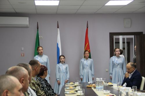 В Заинске глава района встретился с защитниками, вернувшимися домой