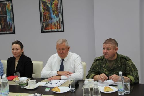 В Заинске глава района встретился с защитниками, вернувшимися домой