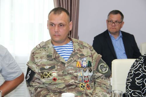 В Заинске глава района встретился с защитниками, вернувшимися домой