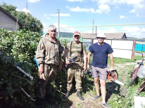 Үзебезнекеләрне ташламыйбыз: Зәйлеләр махсус хәрби операциядә катнашучы егетнең әти-әнисенә ярдәм иттеләр