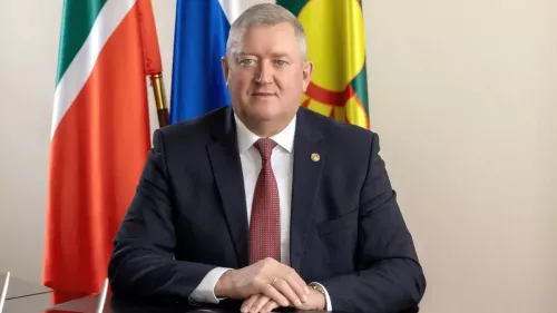 Район башлыгы Гаилә, мәхәббәт һәм тугрылык көне уңаеннан тәбрикләвен җиткерә