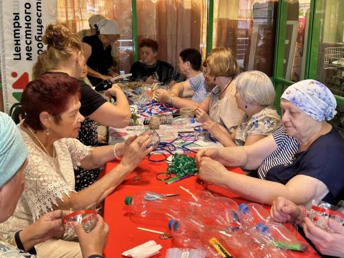 Заинские пенсионеры создали сувениры из смолы и подарили вторую жизнь пластику