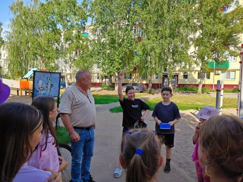 Организаторы «Лагеря нашего двора» провели занятие по ПДД в Заинске