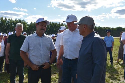 Югары нәтиҗәләр һәм зур перспективалар: Рөстәм Миңнеханов Зәйдә булды