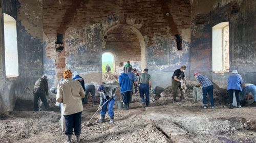 Онбия авылында борынгы чиркәүне торгыза башладылар