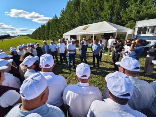 Югары нәтиҗәләр һәм зур перспективалар: Рөстәм Миңнеханов Зәйдә булды