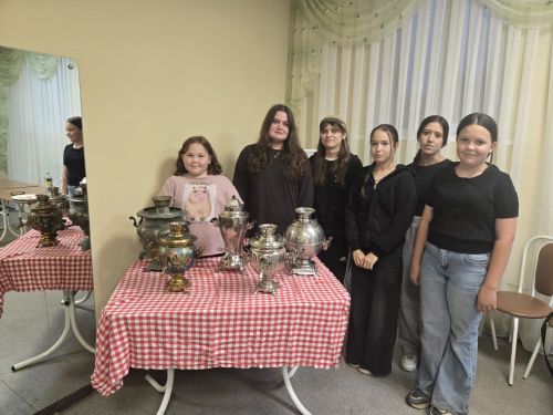 Кадер мәдәният йортында самоварлар күргәзмәсе эшли