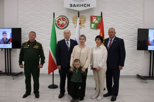 Зәйдә махсус хәрби операциядә һәлак булган геройларның гаиләләренә дәүләт бүләкләре тапшырылды