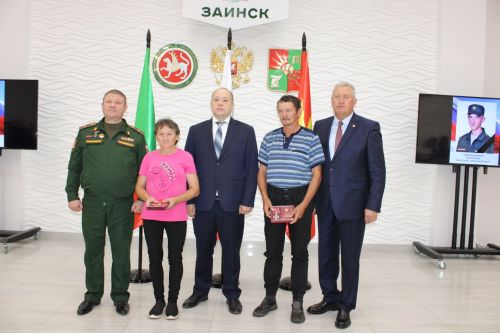 Зәйдә махсус хәрби операциядә һәлак булган геройларның гаиләләренә дәүләт бүләкләре тапшырылды