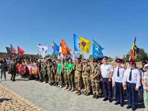 Зәй эзтабарлары Волгоградта совет солдатлары җәсәдләрен җирләүдә катнашты