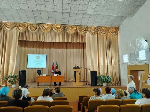Дүрт-Мунча җирлегендә көнүзәк мәсьәләләр каралды һәм иң яхшы хезмәткәрләр билгеләп үтелде