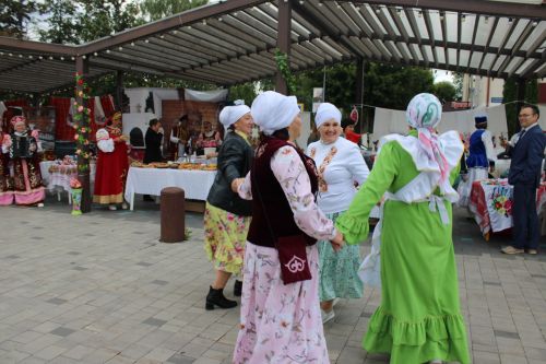 «Хезмәт һәм батырлык» фестивале: Зәйдә хезмәт кешеләрен хөрмәтләделәр