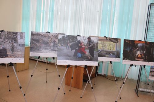 «Ачы хакыйкатьне саклый торган кадрлар»: Зәйдә фотокүргәзмә ачылды