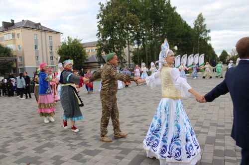«Хезмәт һәм батырлык» фестивале: Зәйдә хезмәт кешеләрен хөрмәтләделәр