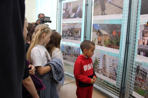 «Ачы хакыйкатьне саклый торган кадрлар»: Зәйдә фотокүргәзмә ачылды