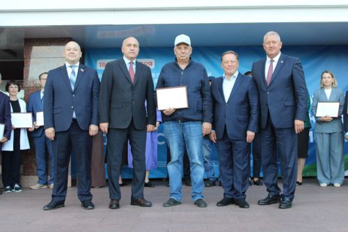 «Хезмәт һәм батырлык» фестивале: Зәйдә хезмәт кешеләрен хөрмәтләделәр