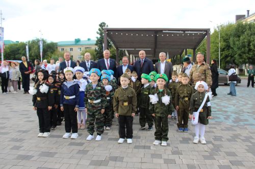 «Хезмәт һәм батырлык» фестивале: Зәйдә хезмәт кешеләрен хөрмәтләделәр
