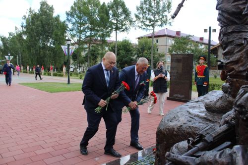 Зәйдә Республика көнендә яңа мемориал янында геройларны искә алдылар