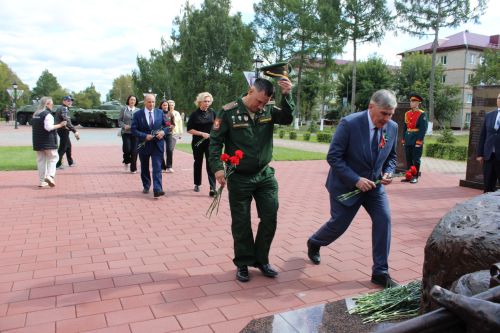 Зәйдә Республика көнендә яңа мемориал янында геройларны искә алдылар