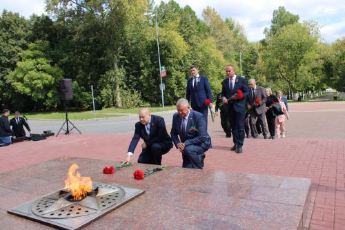 Зәйдә Республика көнендә яңа мемориал янында геройларны искә алдылар