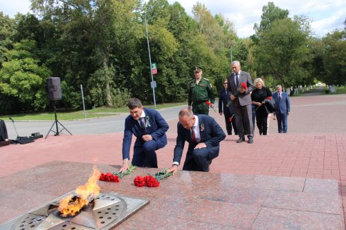 Зәйдә Республика көнендә яңа мемориал янында геройларны искә алдылар