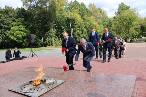 Зәйдә Республика көнендә яңа мемориал янында геройларны искә алдылар