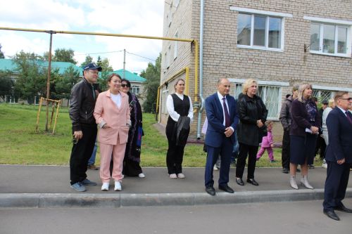 Зәйлеләр Казан һәм Энергетиклар урамнарындагы  ишегалларының яңаруын  билгеләп үттеләр