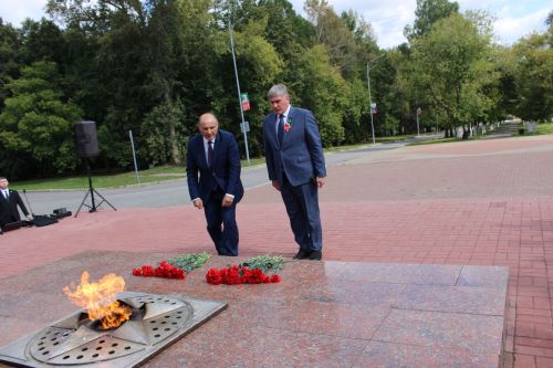 Зәйдә Республика көнендә яңа мемориал янында геройларны искә алдылар