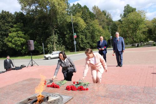 Зәйдә Республика көнендә яңа мемориал янында геройларны искә алдылар