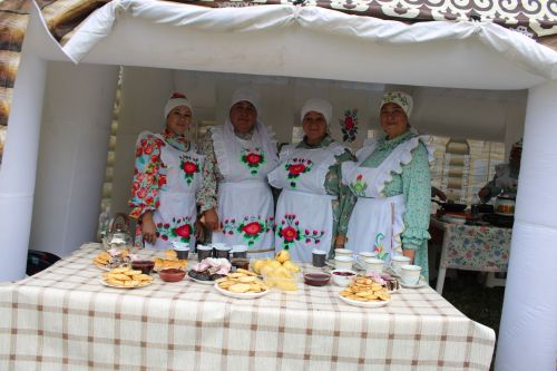 Кунаклар Югары Багражда Авыл бәйрәмендә булды