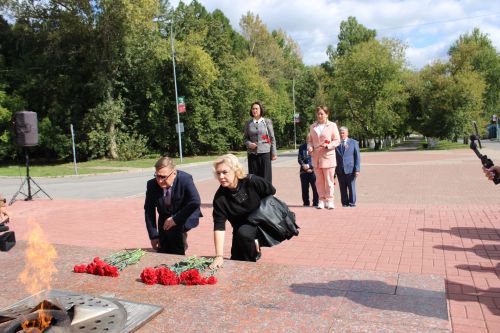 Зәйдә Республика көнендә яңа мемориал янында геройларны искә алдылар