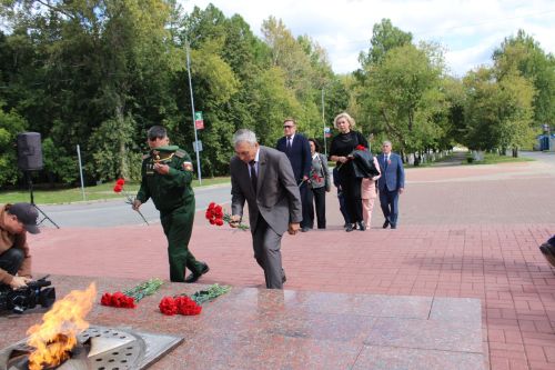Зәйдә Республика көнендә яңа мемориал янында геройларны искә алдылар