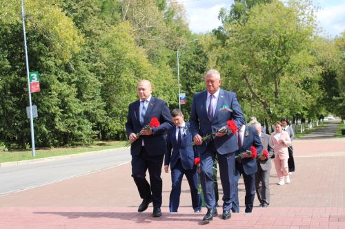 Зәйдә Республика көнендә яңа мемориал янында геройларны искә алдылар
