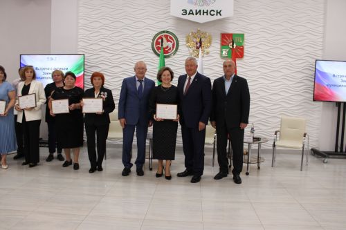 Зәйдә район активы белән очрашу узды