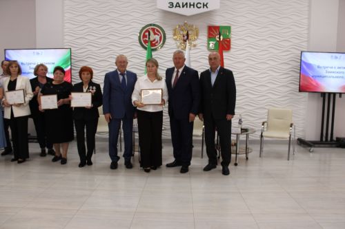 Зәйдә район активы белән очрашу узды