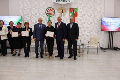 Зәйдә район активы белән очрашу узды