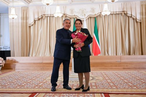 Социальному работнику из Заинска Марии Ишмяковой присвоено звание РФ в Казани