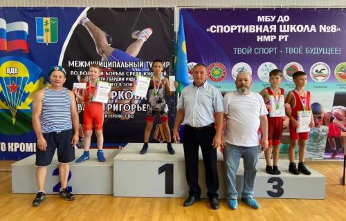 Заинские борцы завоевали золото и серебро на турнире в Нижнекамске