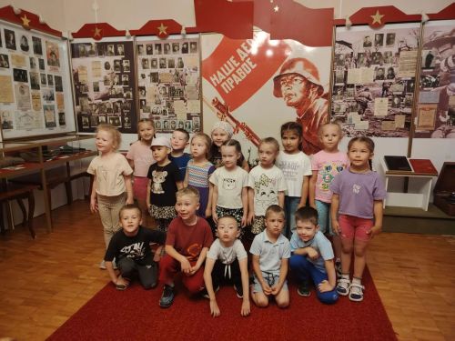 Хәтер йөрәкләрдә яши: Зәй музеенда балалар өчен патриотик киносеанс узды