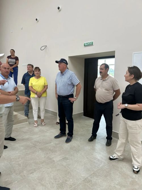 Зәй районы башлыгы социаль әһәмияткә ия объектларда төзелеш һәм ремонт эшләренең барышы белән танышты