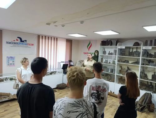 Зәйнең “Гвардия” эзтабарлары студентлар белән очрашты