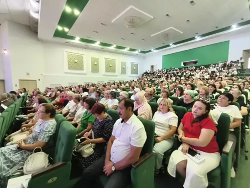 Зәй районы башлыгы Разиф Кәримов: «Дәүләт программаларын нәтиҗәле тормышка ашыру һәм халык мәнфәгатьләрен кайгырту - төп бурыч. Нәтиҗәгә эшлибез»