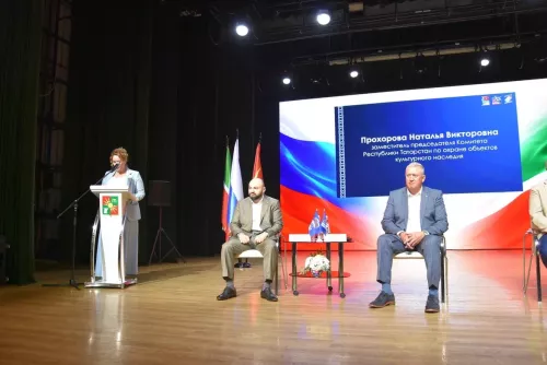 Зәй районы башлыгы Разиф Кәримов: «Дәүләт программаларын нәтиҗәле тормышка ашыру һәм халык мәнфәгатьләрен кайгырту - төп бурыч. Нәтиҗәгә эшлибез»