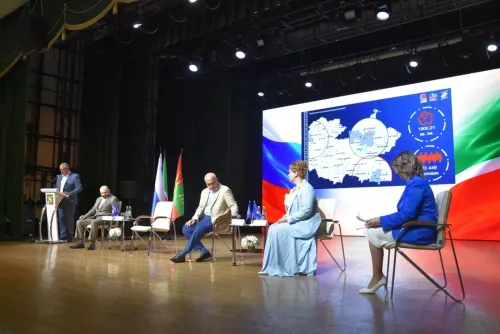 Зәй районы башлыгы Разиф Кәримов: «Дәүләт программаларын нәтиҗәле тормышка ашыру һәм халык мәнфәгатьләрен кайгырту - төп бурыч. Нәтиҗәгә эшлибез»